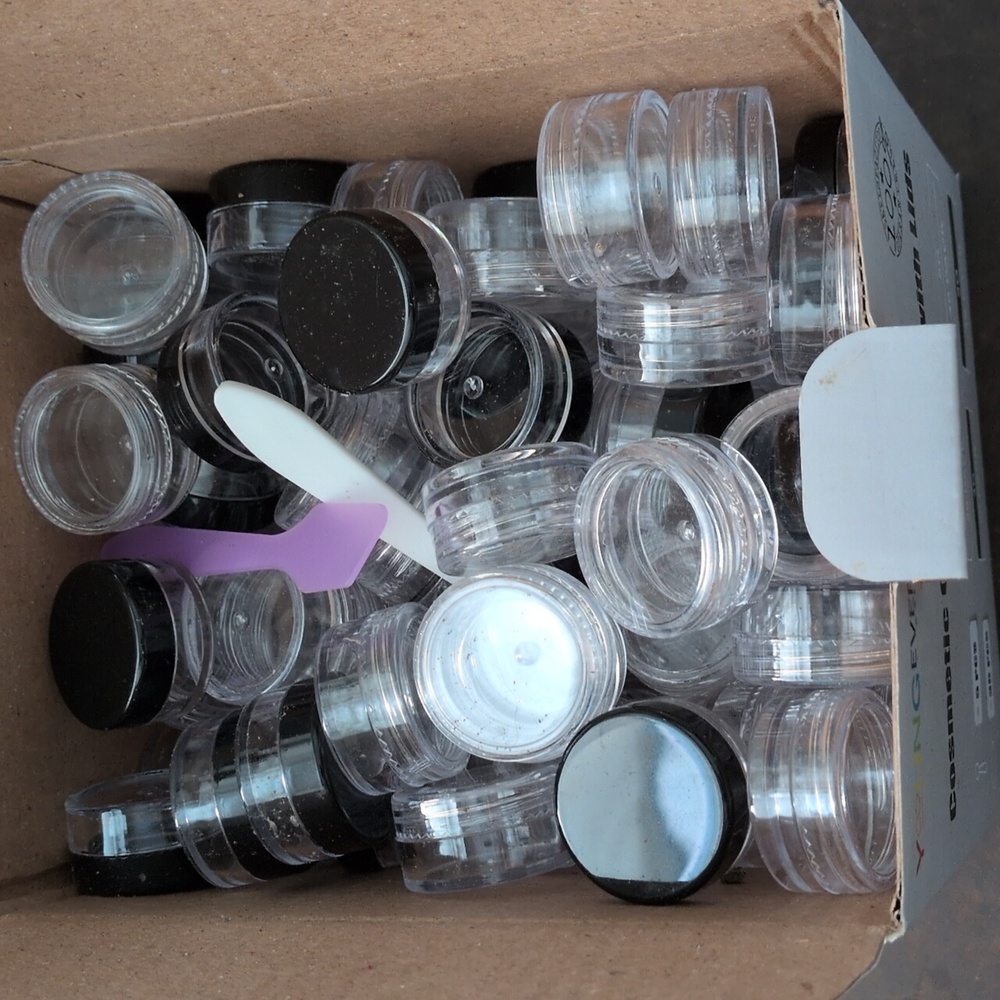 Youngever Cosmetic Sample Containers - Picture 2 of 3